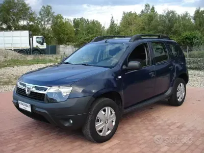 Usata Dacia Duster Lauréate 90 CV (66 kW) 2011 Blu metallizzato SUV