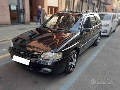 Usata Ford Escort Ghia 88 CV (64 kW) 1997 Nero Berlina