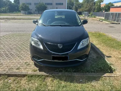 Usata Lancia Ypsilon 85 CV (62 kW) 2016 Nero Utilitaria