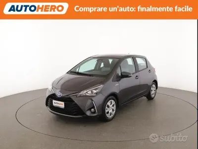 Usata Toyota Yaris Hybrid Active 73 CV (53 kW) 2018 Grigio Berlina
