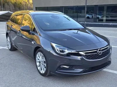 Usata Opel Astra Innovation 136 CV (100 kW) 2016 Argento Station wagon