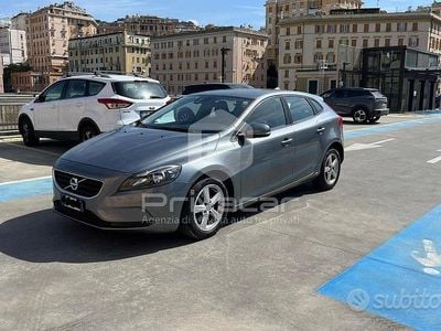 Usata Volvo V40 R-Design Momentum 120 CV (88 kW) 2016 Grigio Utilitaria