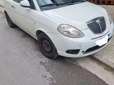 Usata Lancia Ypsilon 77 CV (56 kW) 2010 Bianco Utilitaria