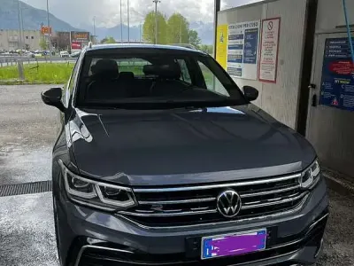 Usata VW Tiguan R-line 190 CV (139 kW) 2022 Grigio SUV