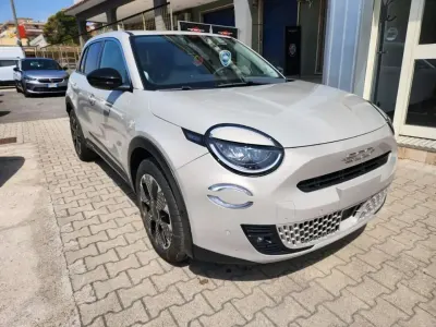 Usata Fiat 600 La Prima 101 CV (74 kW) 2025 Beige SUV