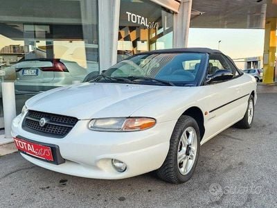 Usata Chrysler Stratus 133 CV (97 kW) 1997 Bianco pastello Cabrio