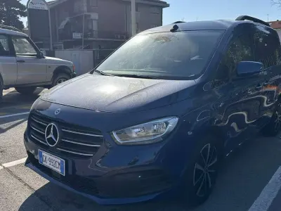 Usata Mercedes 180 Premium 116 CV (85 kW) 2022 Blu/azzurro Berlina