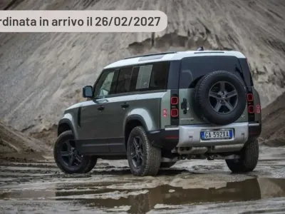 Nouvelle Land Rover Defender HSE Dynamic 300 ch (220 kW) 2025 Argent SUV