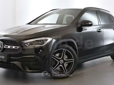 Usado Mercedes GLA200 AMG 163 CV (119 kW) 2022 Negro SUV