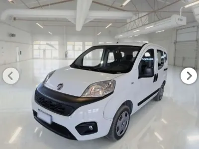 Begagnad Fiat Qubo Lounge 69 HK (50 kW) 2018 Vit Minibuss