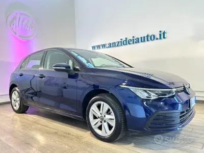 Usata VW Golf VIII Life 110 CV (80 kW) 2023 Blu Berlina