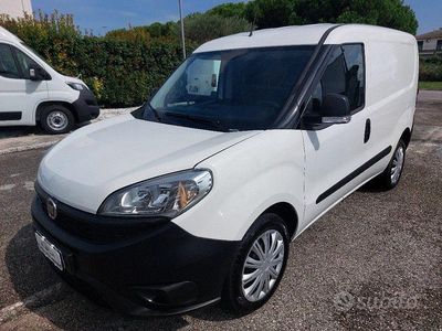 Usado Fiat Doblò Lounge 120 HP (88 kW) 2021 Branco Monovolume