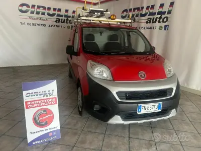 Begagnad Fiat Fiorino 95 HK (69 kW) 2018 Röd Minibuss