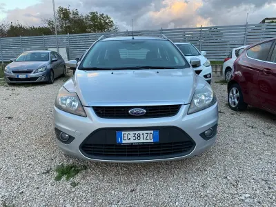 Begagnad Ford Focus 110 HK (80 kW) 2011 Grå Kombi