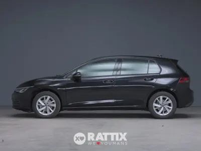 Usata VW Golf VIII Life 110 CV (80 kW) 2023 Deep black perlato Berlina