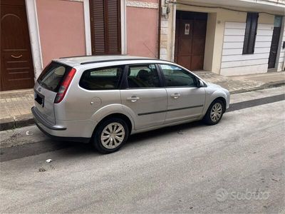 Usata Ford Focus 90 CV (66 kW) 2006 Grigio Station wagon