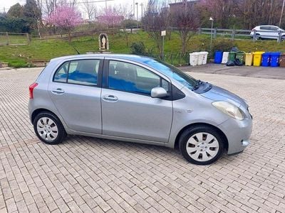 Usata Toyota Yaris Sol 90 CV (66 kW) 2007 Argento Utilitaria