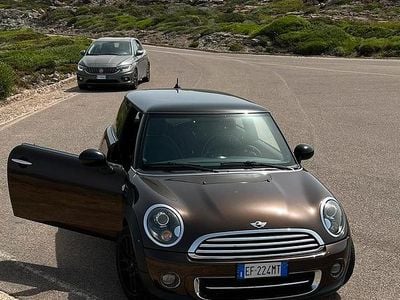 Usata Mini Cooper D 112 CV (82 kW) 2010 Marrone Utilitaria