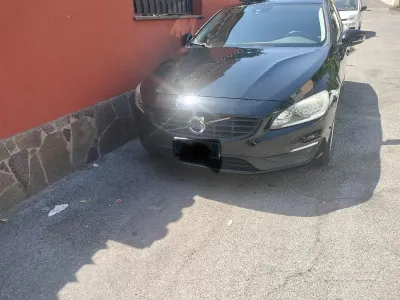 Usata Volvo V60 150 CV (110 kW) 2017 Nero Station wagon