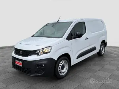 Käytetty Peugeot Partner Premium 102 HP (75 kW) 2023 Valkoinen Tila-auto