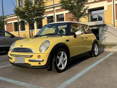 Usata Mini Cooper 116 CV (85 kW) 2002 Giallo Utilitaria