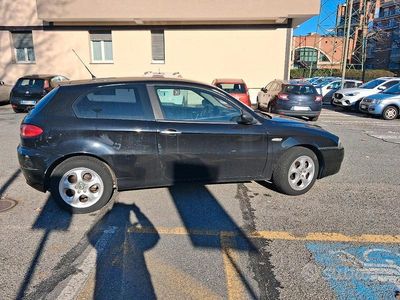 Usata Alfa Romeo 147 105 CV (77 kW) 2007 Nero Utilitaria
