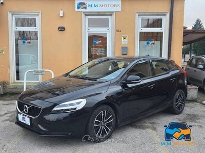 Usata Volvo V40 Plus 120 CV (88 kW) 2019 Nero Berlina