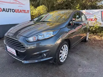 Gebraucht Ford Fiesta Business Edition 75 PS (55 kW) 2015 Grau Kleinwagen
