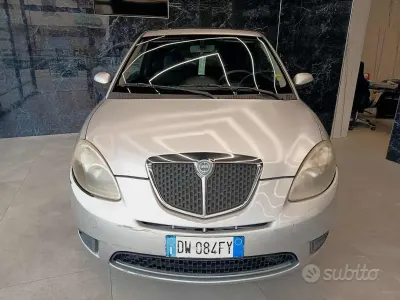 Usata Lancia Ypsilon 60 CV (44 kW) 2009 Grigio scuro Utilitaria