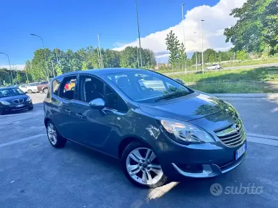 Usado Opel Meriva 120 CV (88 kW) 2015 Marrón Monovolumen