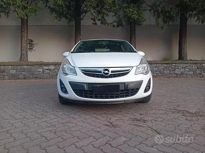 Usata Opel Corsa Club 86 CV (63 kW) 2011 Bianco Utilitaria