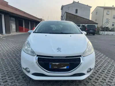 Usata Peugeot 208 Allure 129 CV (94 kW) 2012 Bianco Utilitaria