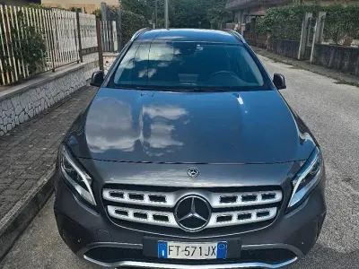 Usata Mercedes GLA200 136 CV (100 kW) 2019 Grigio SUV