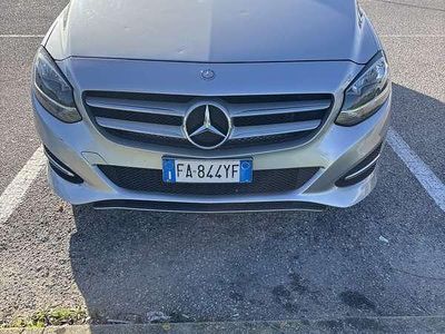 Usata Mercedes B180 109 CV (80 kW) 2015 Argento Monovolume