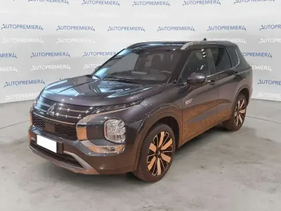 Nuova Mitsubishi Outlander P-HEV Intense 306 CV (225 kW) 2026 Grigio SUV