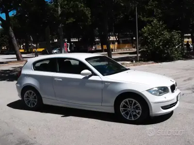 Usata BMW 116 Sport Line 122 CV (89 kW) 2008 Bianco Utilitaria