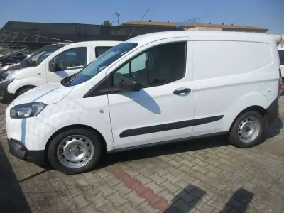 Usata Ford Transit Courier 75 CV (55 kW) 2021 Bianco Furgone