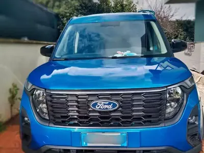 Usata Ford Tourneo 125 CV (91 kW) 2024 Bluazzurro Monovolume