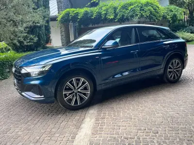 Usata Audi Q8 Sport 286 CV (210 kW) 2019 Blu/azzurro SUV