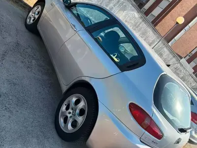 Usata Alfa Romeo 147 105 CV (77 kW) 2007 Grigio Utilitaria