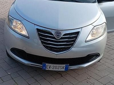 Usata Lancia Ypsilon 85 CV (62 kW) 2014 Grigio Utilitaria