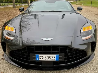 Usata Aston Martin V8 Vantage 665 CV (489 kW) 2025 Colore speciale, non di serie Coupé