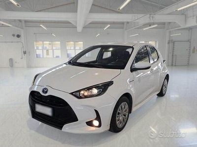 Usata Toyota Yaris Hybrid 73 CV (53 kW) 2020 Bianco Berlina