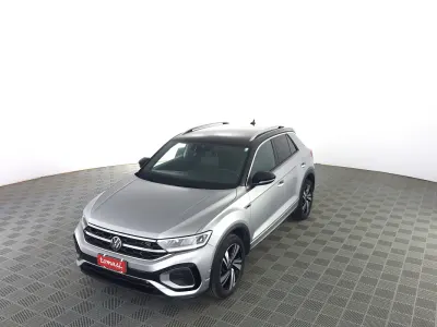 Usata VW T-Roc R-line 150 CV (110 kW) 2023 Pyrit silver con tetto nero pastello SUV