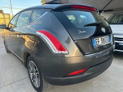 Usata Lancia Delta 120 CV (88 kW) 2011 Grigio Utilitaria