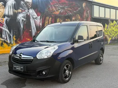 Usata Opel Combo 90 CV (66 kW) 2015 Blu Monovolume
