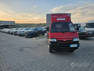 Begagnad Piaggio Porter 65 HK (47 kW) 2009 Röd