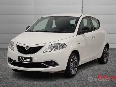 Usata Lancia Ypsilon Gold 69 CV (50 kW) 2017 Bianco Utilitaria