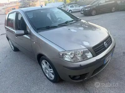 Usata Fiat Punto Dynamic 69 CV (50 kW) 2006 Grigio Utilitaria