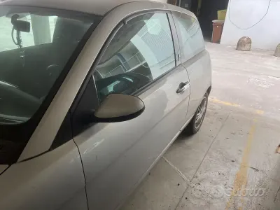 Usata Lancia Ypsilon 75 CV (55 kW) 2007 Grigio Utilitaria